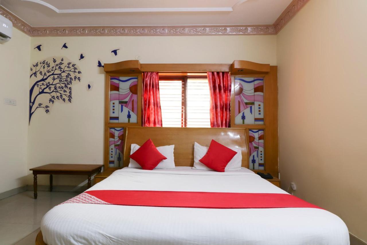 Hotel Oyo 71675 New Aishwarya Comforts Bangalore Exterior foto